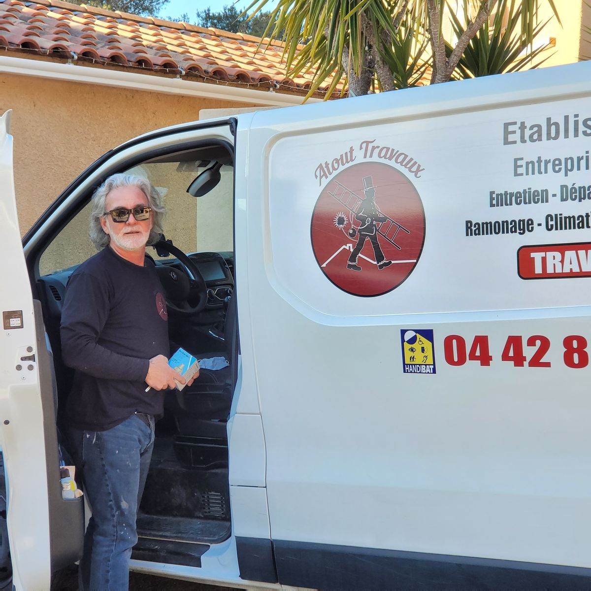 Véhicule d'intervention aux couleurs de l'entreprise