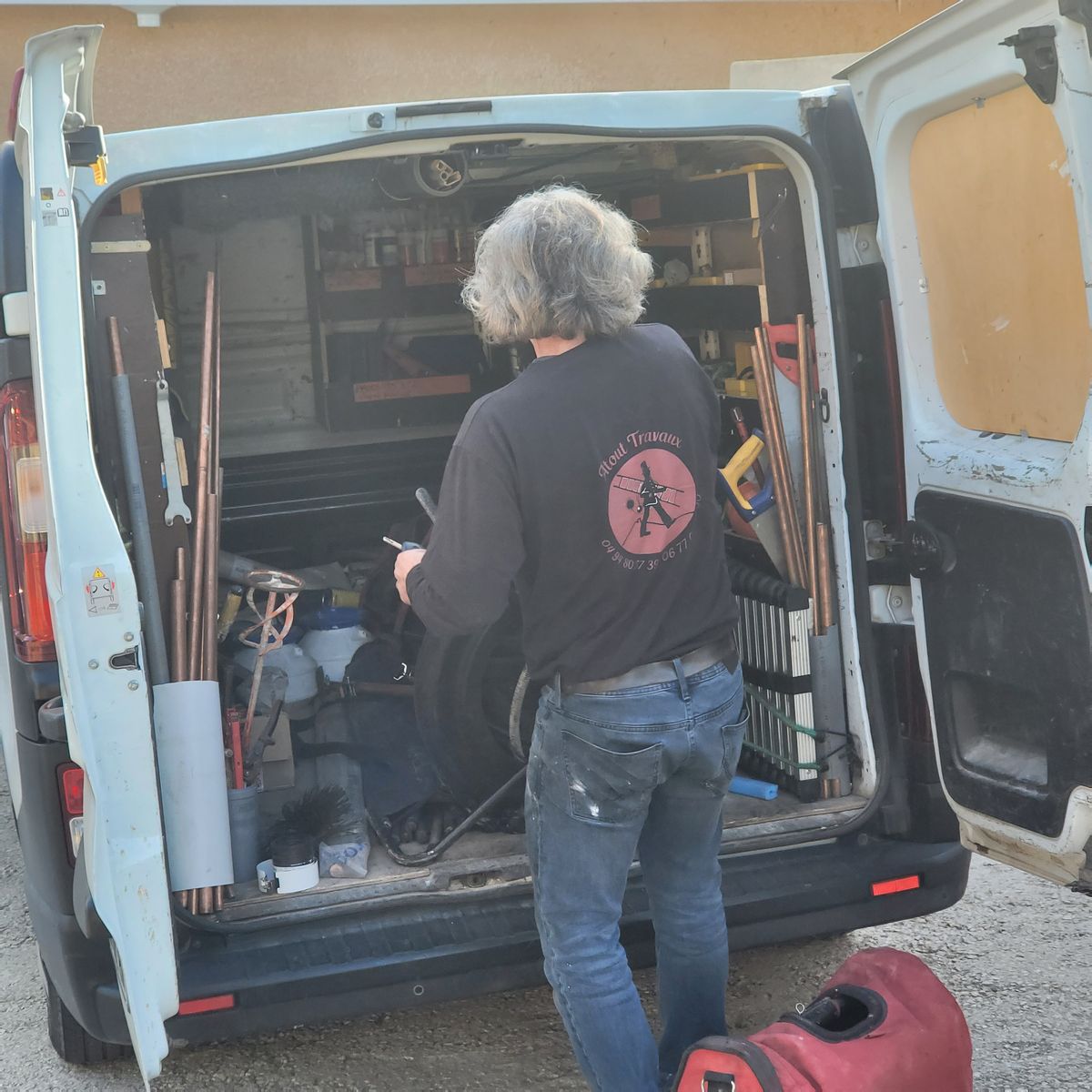 Chargement du matériel avant la tournée