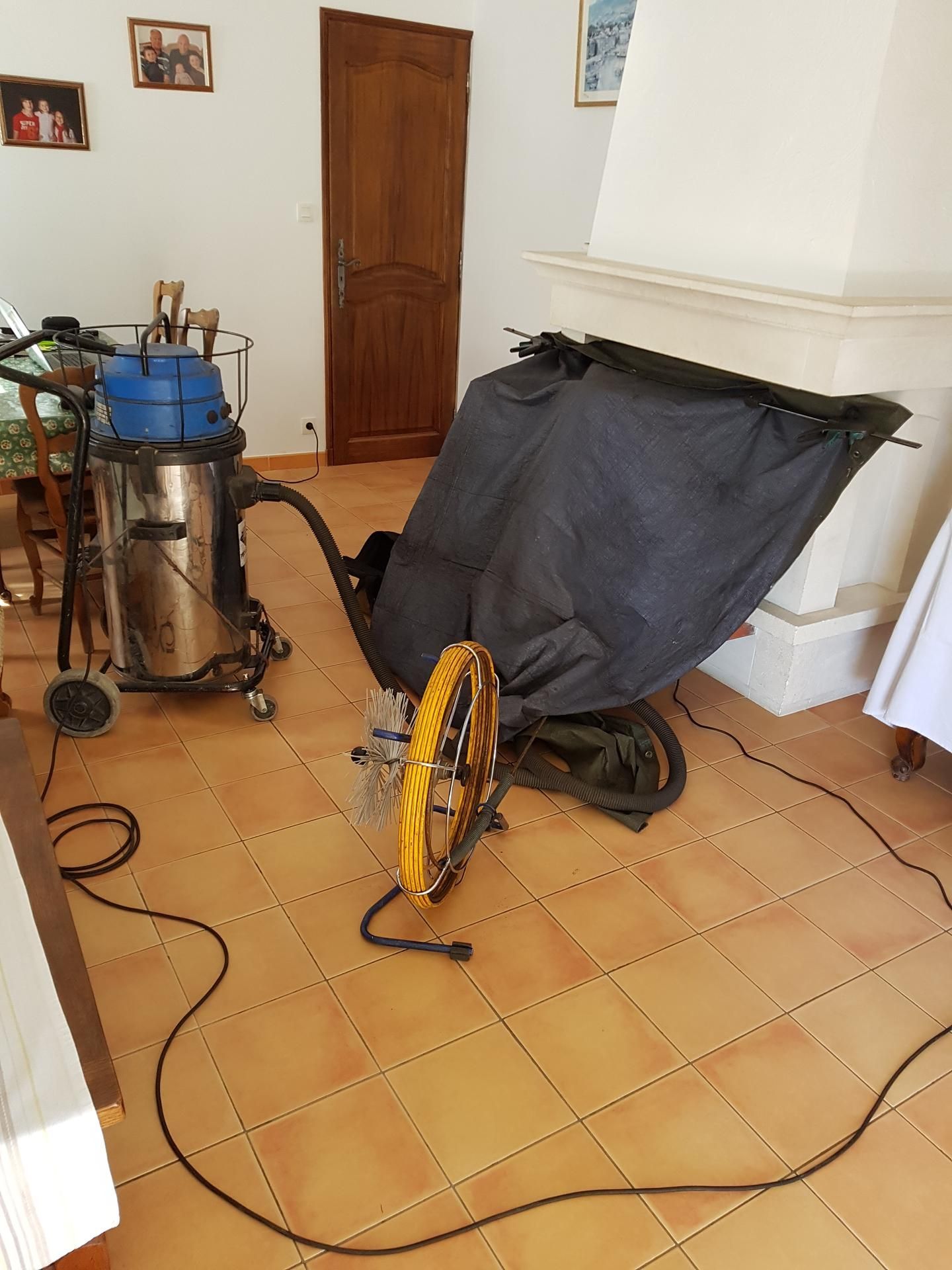Ramonage professionnel d'une cheminée par Atout Travaux